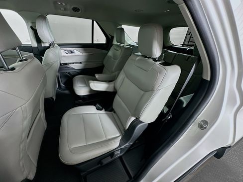 Used 2025 Ford Explorer Active w/ Active Comfort Package RWD image 28