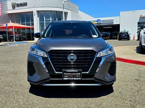 Used 2021 Nissan Kicks S FWD image 2