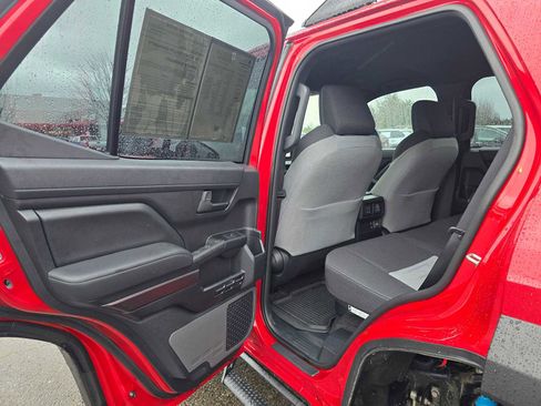 Certified 2025 Toyota 4Runner TRD Off-Road image 17