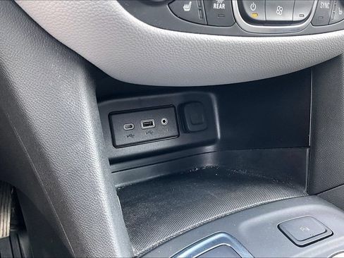 Used 2024 Chevrolet Equinox LT AWD/4WD image 32