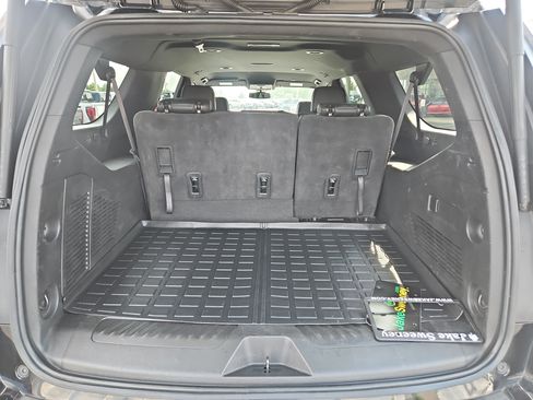 Used 2022 Chevrolet Suburban LT AWD/4WD image 7