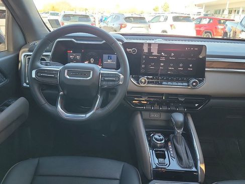 Used 2024 GMC Canyon Denali image 10