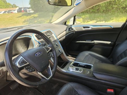 Used 2017 Ford Fusion SE FWD image 10