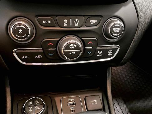 Used 2020 Jeep Cherokee Trailhawk w/ Comfort & Convenience Group image 15