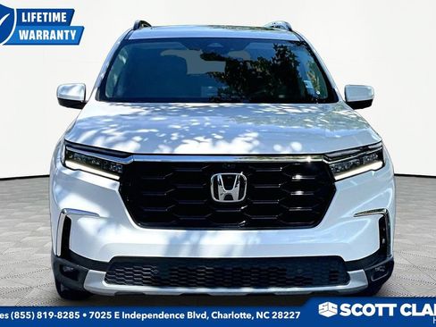 Used 2025 Honda Pilot Elite image 2