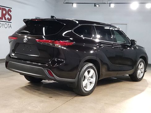 Used 2021 Toyota Highlander L FWD image 7