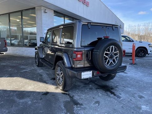 Used 2025 Jeep Wrangler Sahara image 7