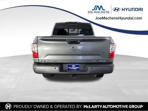Used 2017 Nissan Titan SL AWD/4WD image 8