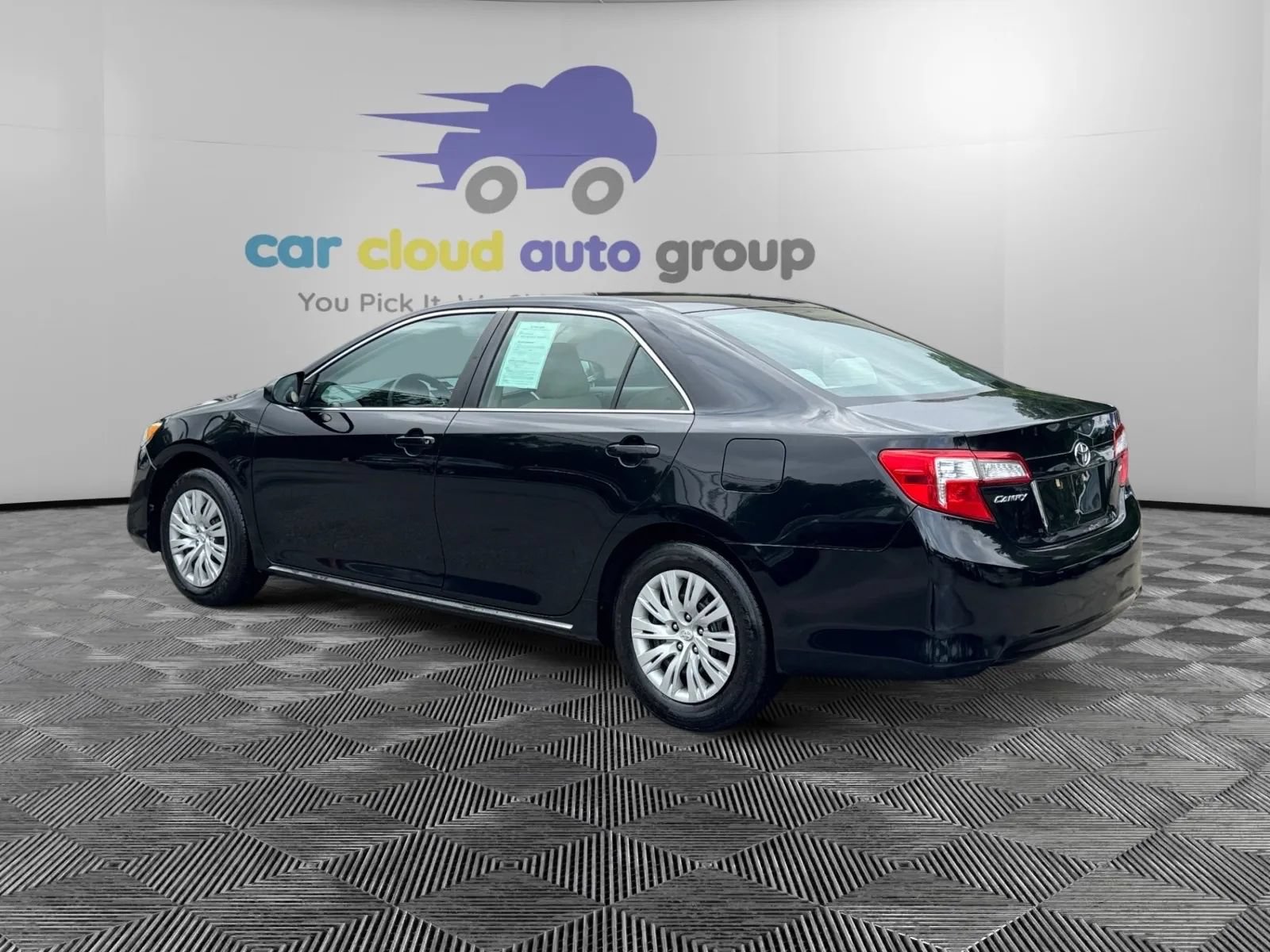Used 2012 Toyota Camry LE FWD image 3