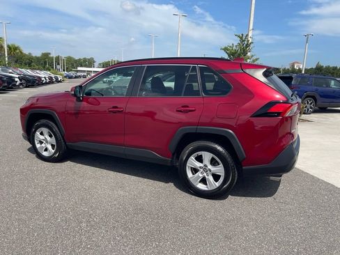 Used 2021 Toyota RAV4 XLE w/ Convenience Package FWD image 8