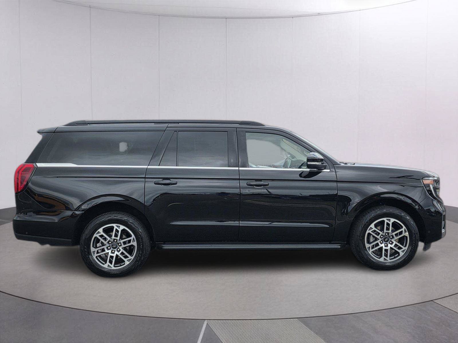 Used 2025 Ford Expedition Max Active AWD/4WD image 4