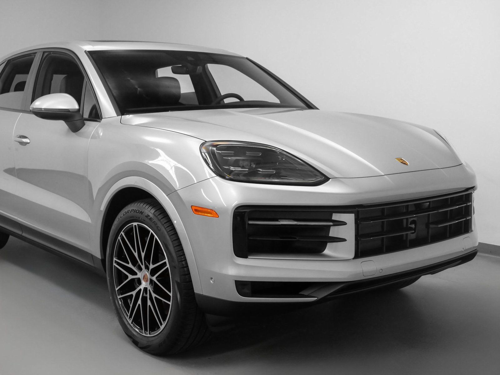 Certified 2025 Porsche Cayenne AWD/4WD image 9