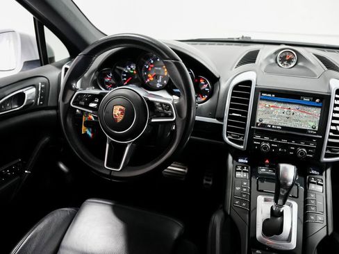 Used 2015 Porsche Cayenne S image 10