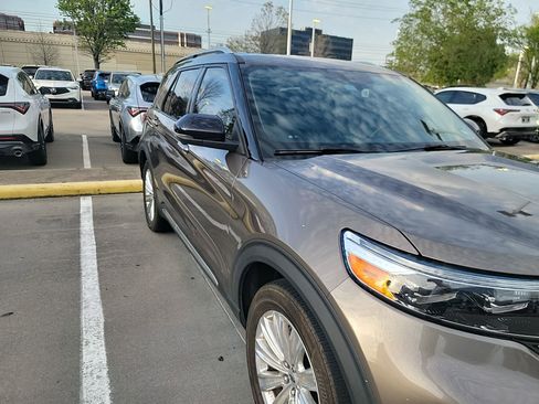 Used 2021 Ford Explorer Limited w/ Equipment Group 301A image 3