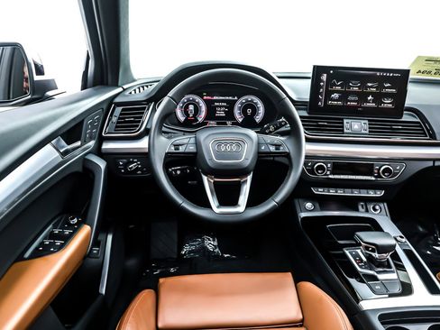 Used 2025 Audi Q5 2.0T Premium w/ Convenience Plus Package image 6