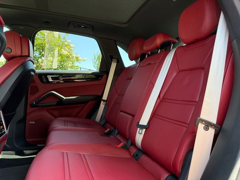 Certified 2023 Porsche Cayenne Platinum Edition AWD/4WD image 29