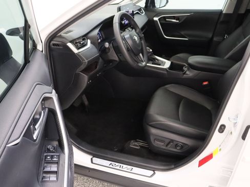 Used 2025 Toyota RAV4 Limited FWD image 14