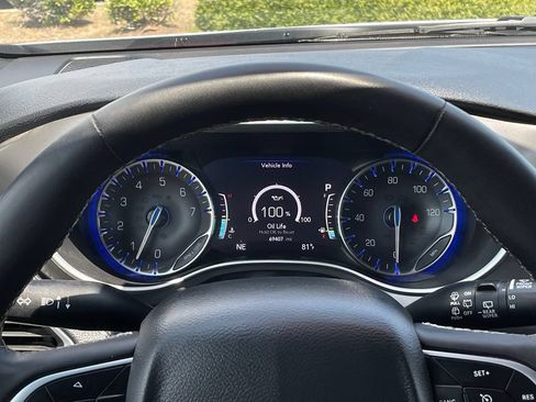 Used 2025 Chrysler Pacifica Select AWD/4WD image 15