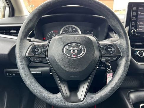 Used 2021 Toyota Corolla LE image 23