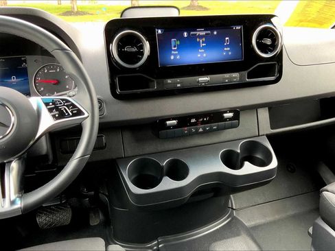 Used 2025 Mercedes-Benz Sprinter 2500 image 6