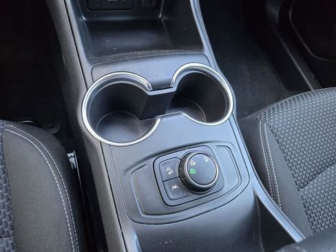 Used 2024 GMC Terrain SLE image 17