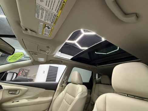 Used 2017 Nissan Murano Platinum image 12