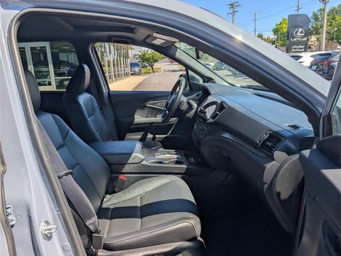 Used 2025 Honda Passport EX-L image 10