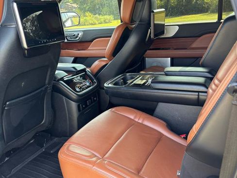 Used 2020 Lincoln Navigator L Reserve w/ Luxury Package AWD/4WD image 13