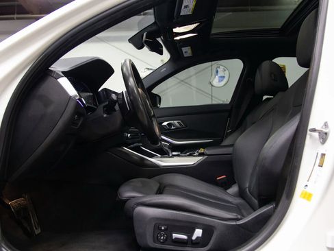 Used 2020 BMW 330i Sedan w/ M Sport Package image 21