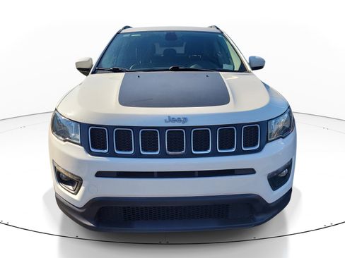 Used 2018 Jeep Compass Latitude w/ Popular Equipment Group FWD image 2