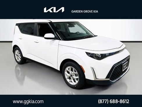 New 2025 Kia Soul LX image 1