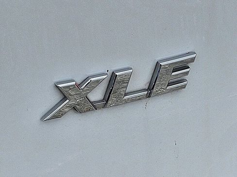 Certified 2025 Toyota RAV4 XLE FWD image 31