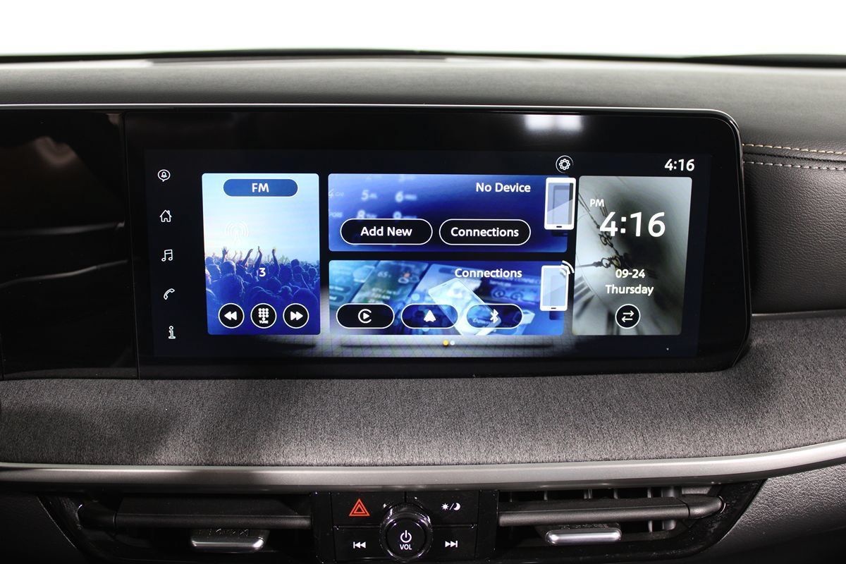 Used 2025 Nissan Kicks SV FWD image 7