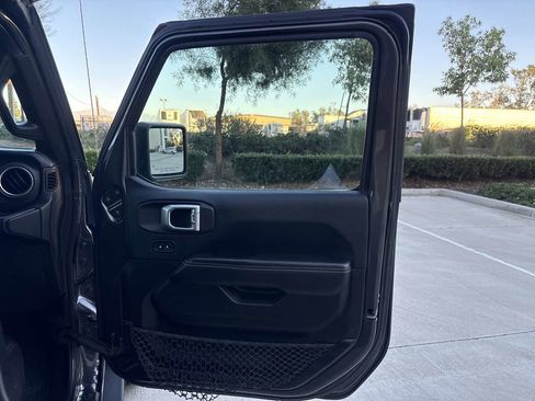 Used 2019 Jeep Wrangler Unlimited Sahara w/ Quick Order Package 24M Moab image 17