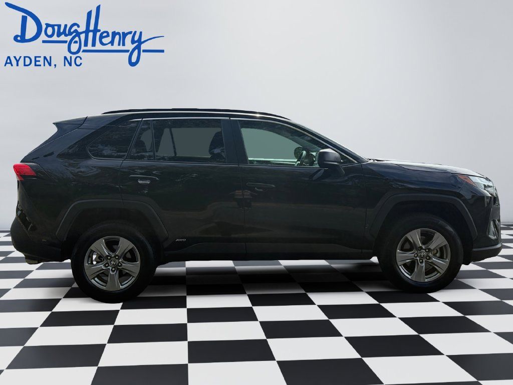 Used 2025 Toyota RAV4 LE AWD/4WD image 6