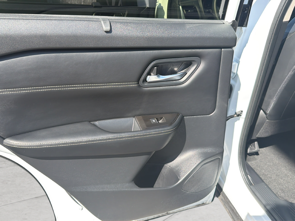 Certified 2025 Nissan Rogue SL w/ SL Premium Package FWD image 26