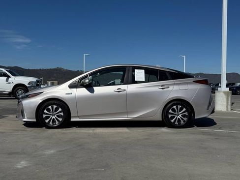 Used 2021 Toyota Prius Prime XLE w/ Carpet Mat Package (TMS) FWD image 7