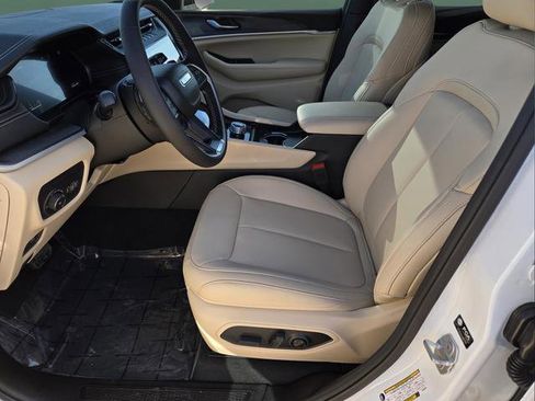 New 2026 Jeep Grand Cherokee Limited RWD image 16