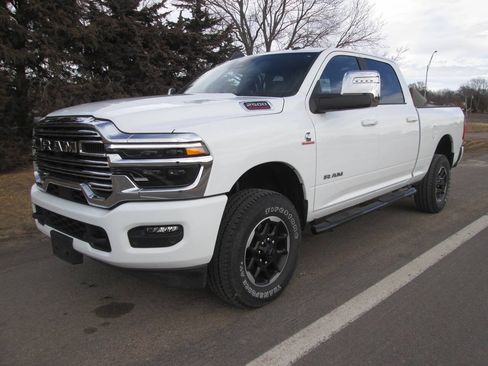 Used 2025 RAM 2500 Laramie AWD/4WD image 2
