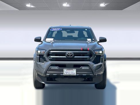 Used 2025 Toyota Tacoma SR5 AWD/4WD image 5