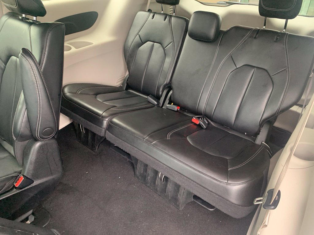 Used 2023 Chrysler Pacifica Touring-L FWD image 31