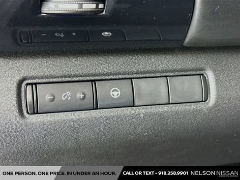 Used 2022 Nissan Pathfinder SV FWD image 10