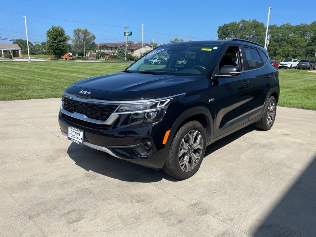 Used 2023 Kia Seltos EX AWD/4WD image 2
