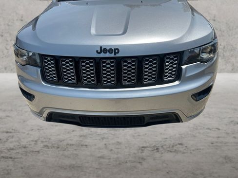 Used 2019 Jeep Grand Cherokee Altitude AWD/4WD image 13