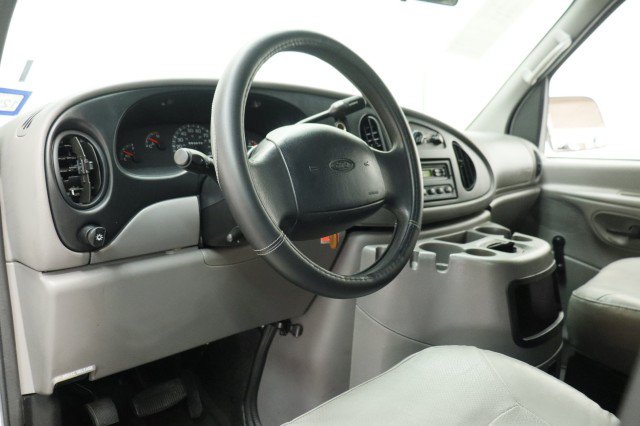 Used 2002 Ford E-150 and Econoline 150 RWD image 7