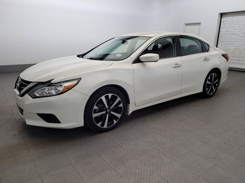 Used 2018 Nissan Altima 2.5 SR FWD image 2