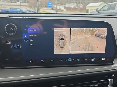 New 2026 Chevrolet Traverse LT w/ Sun and Wheel Package image 15