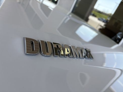 Used 2023 Chevrolet Silverado 1500 LTZ AWD/4WD image 10