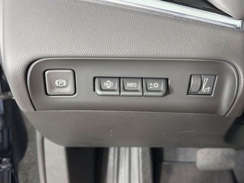 Used 2022 Buick Enclave Avenir w/ Avenir Technology Package AWD/4WD image 33