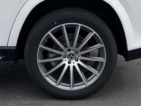 New 2026 Mercedes-Benz GLS 580 4MATIC image 15